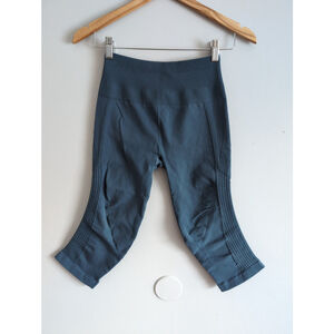 Lululemon Flow and Go Cropped Athletic Cropped Compression Deep Green size 6